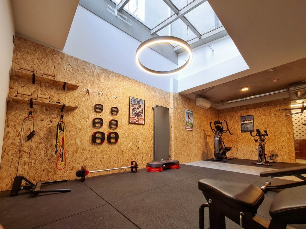 Katalyse-coworking notre salle de sport à Lyon Montchat vue globale